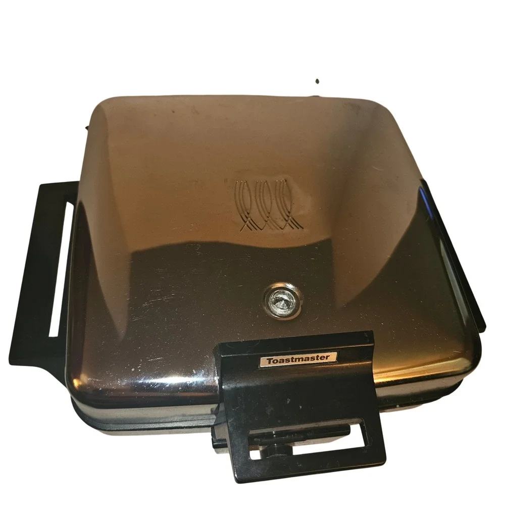 Toastmaster 269C‎ Waffle Baker Square 4-Slice Stainless Steel Adjustable 1400W